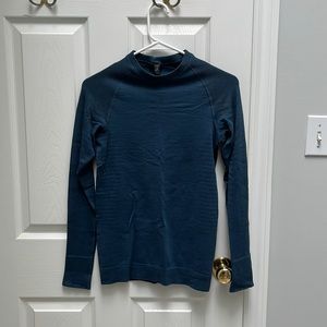 Lululemon, small navy blue long sleeve